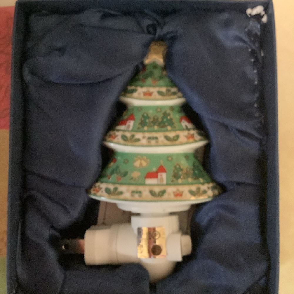 Vintage Christmas tree plug in‎ wall night light comes with bulbs lights up
